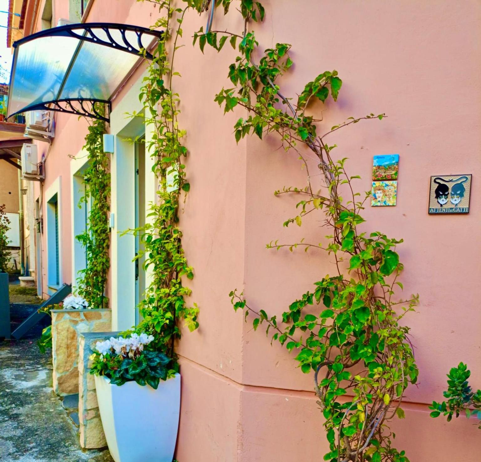 Taormina Center Private Apartments By Fragranza Di Sicilia Exterior photo